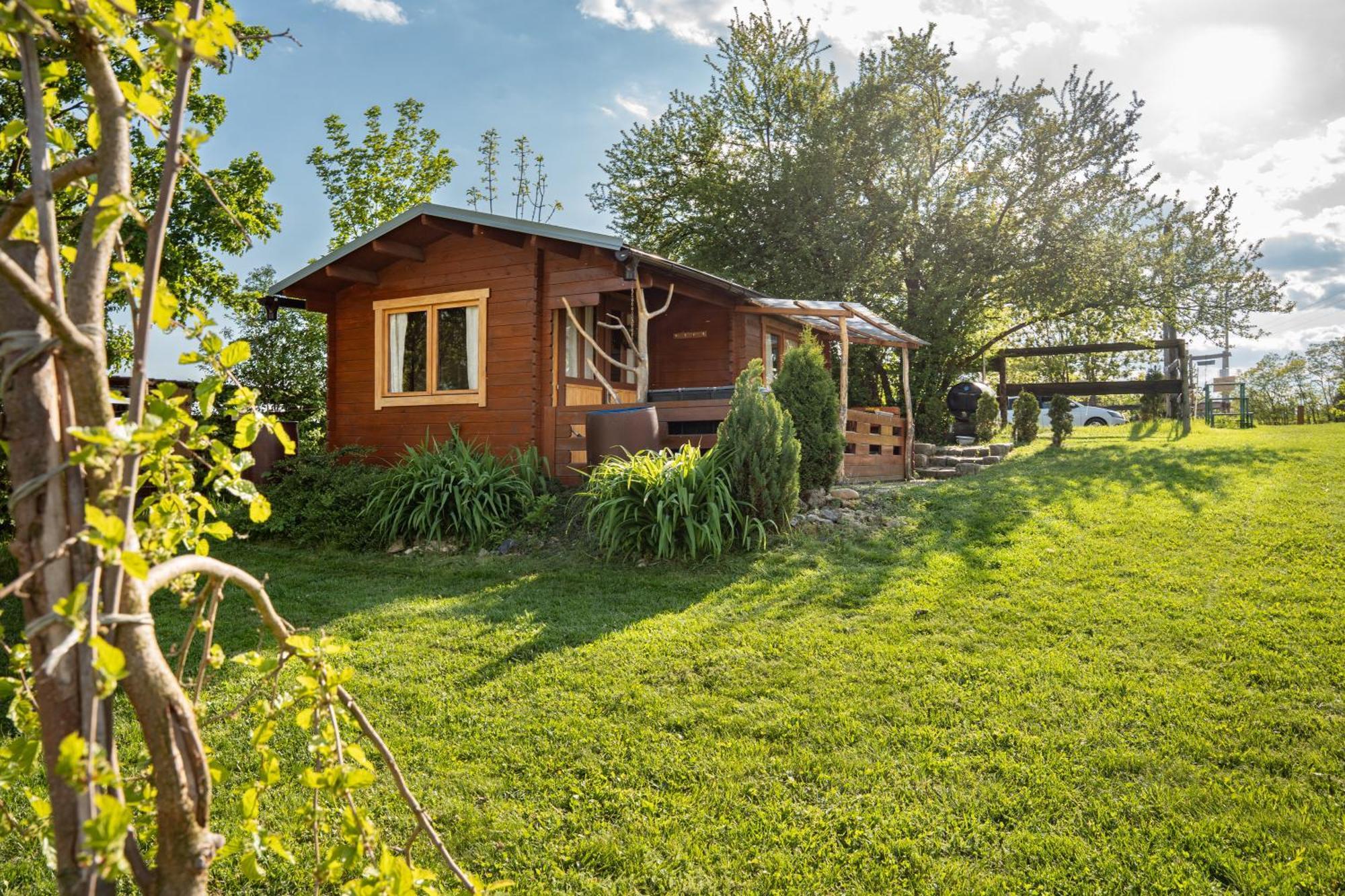 Cozy Wood Hut On The Farm Villa Trebivlice Buitenkant foto