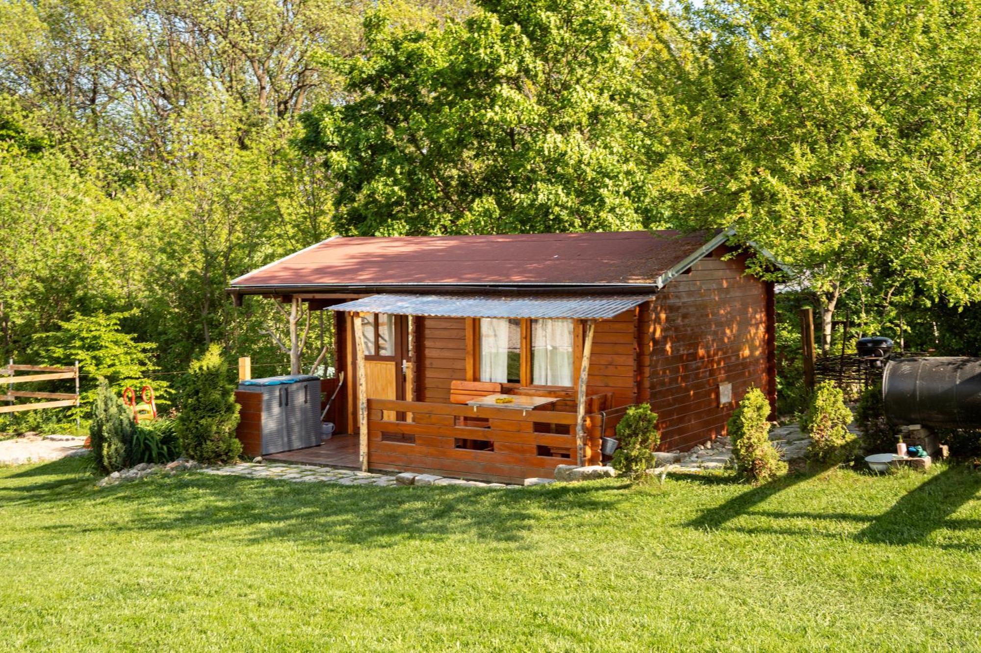 Cozy Wood Hut On The Farm Villa Trebivlice Buitenkant foto